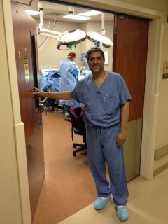 Dr. Shah Siddiqi Spinal Surgeon / Neurosurgeon entering surgery room at Texas Spine Center in Houston, TX